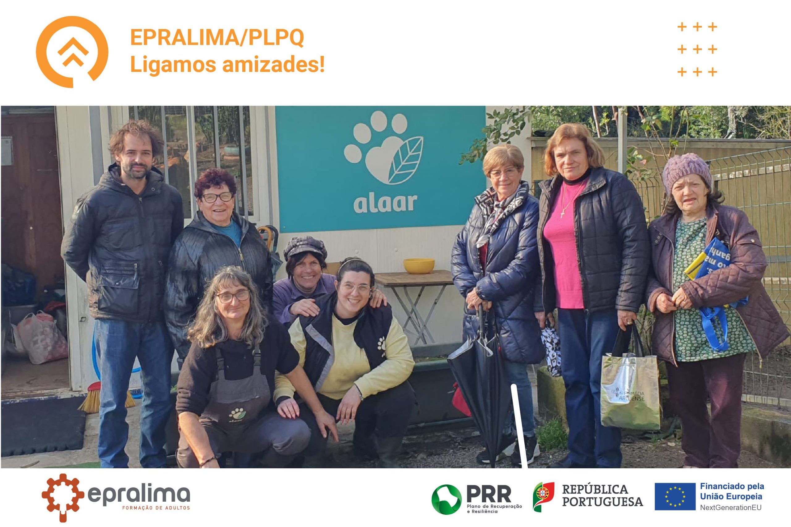 grupo de participantes visita alaar