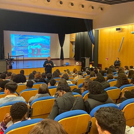 alunos epralima na palestra do cibersegurança e violencia no namoro