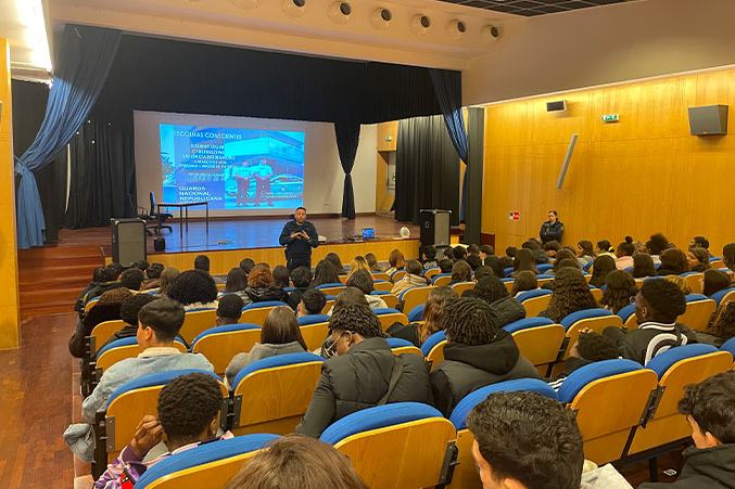 alunos epralima na palestra do cibersegurança e violencia no namoro
