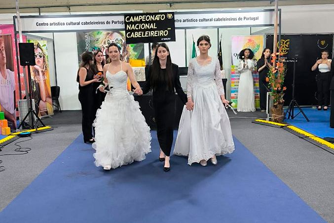 Alunos da epralima nas provas de aptidão profissional de cabeleireiro na Expocosmética Porto