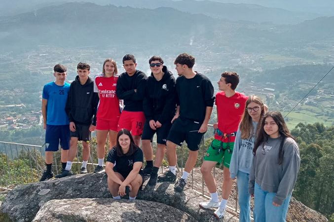 Alunos da epralima no Penedo do Castelo de Santa Cruz